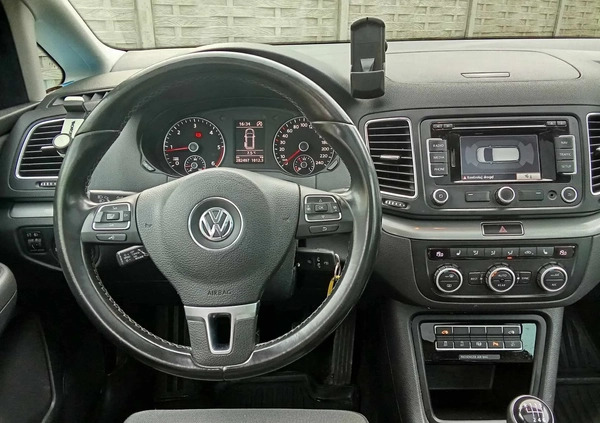 Volkswagen Sharan cena 37999 przebieg: 281000, rok produkcji 2013 z Śmigiel małe 46